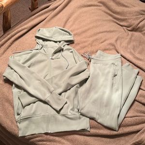 Old Navy Activewear Jogger Set